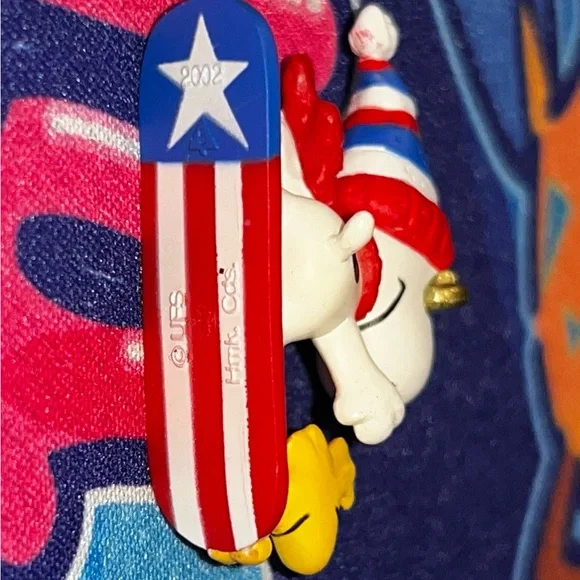 Hallmark Keepsake Miniature Christmas Ornament Peanuts Winter Fun Snoopy 2002 - Picture 8 of 8